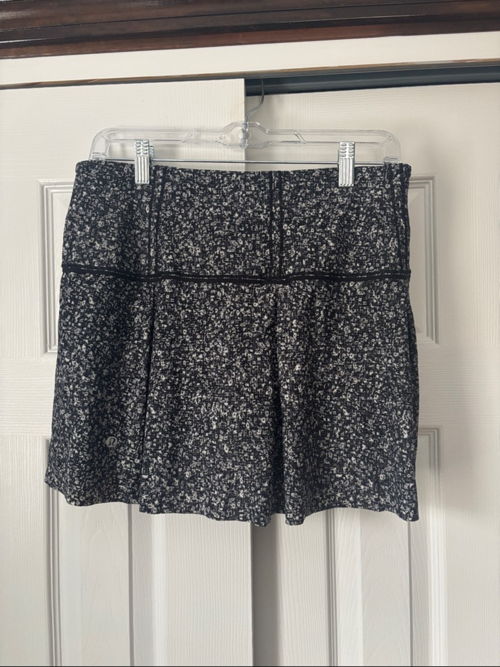 LuluLemon Women’s High Rise Pleated Tennis Skirt Black and White Size 8